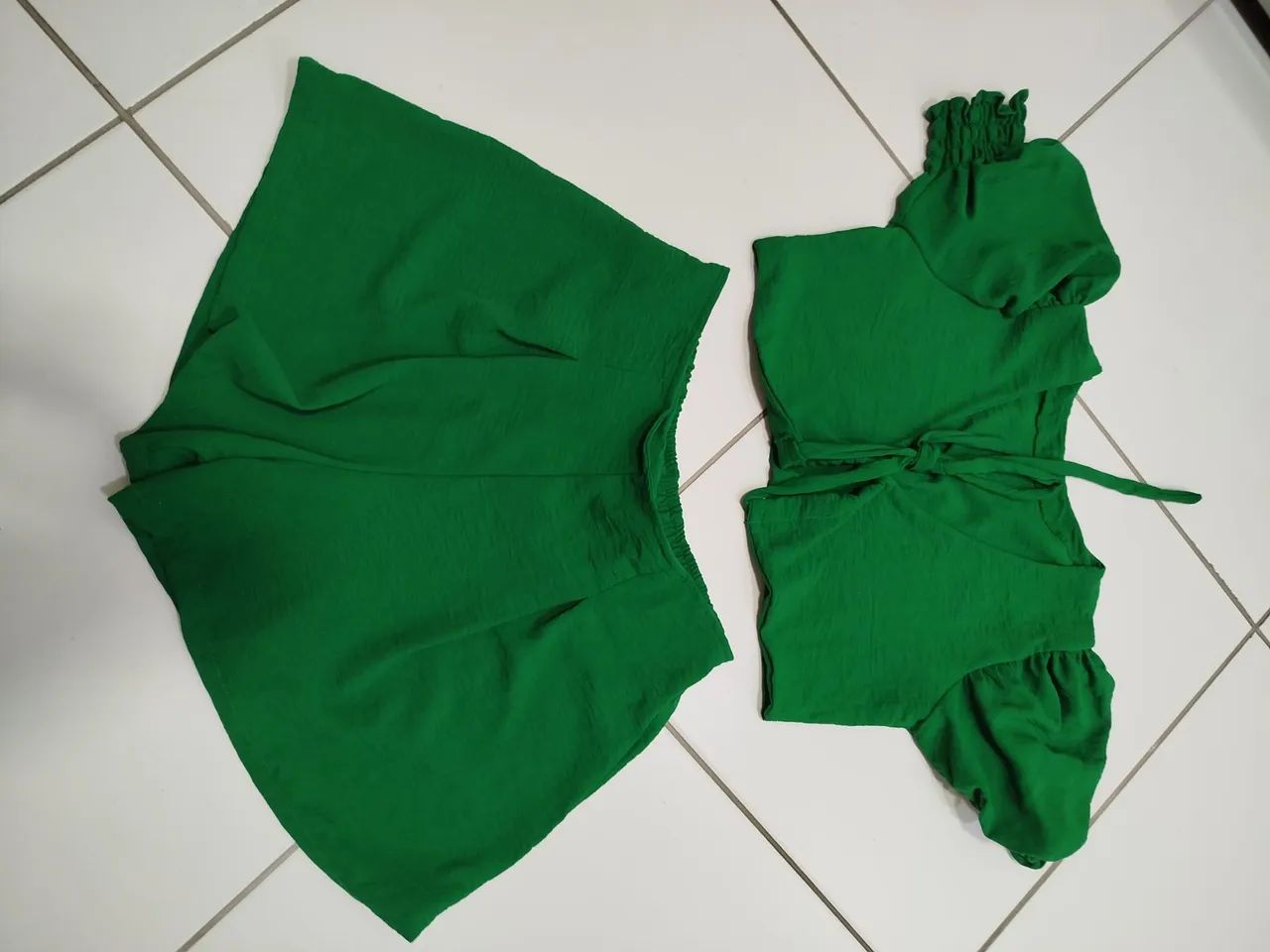 Macaquito verde, vestido rosa e conjunto verde - Foto 3