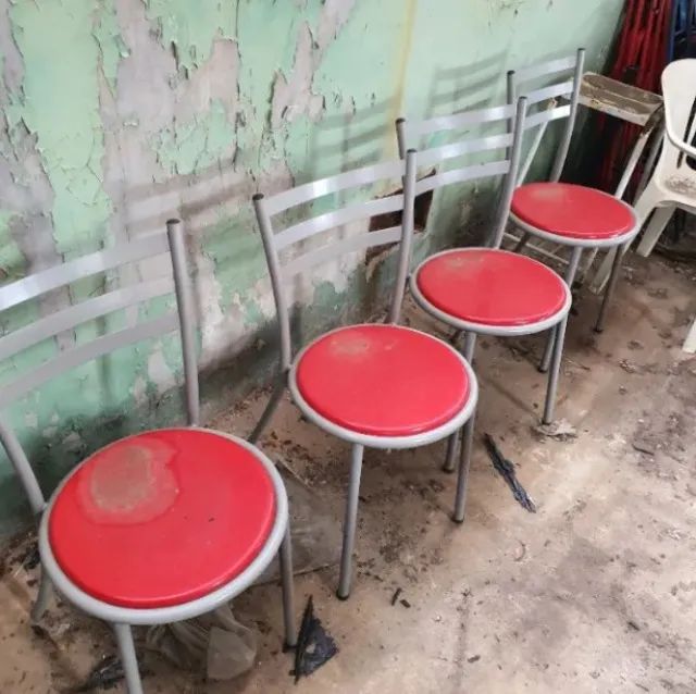4 Cadeiras De Ferro Assento Vermelho - Foto 2