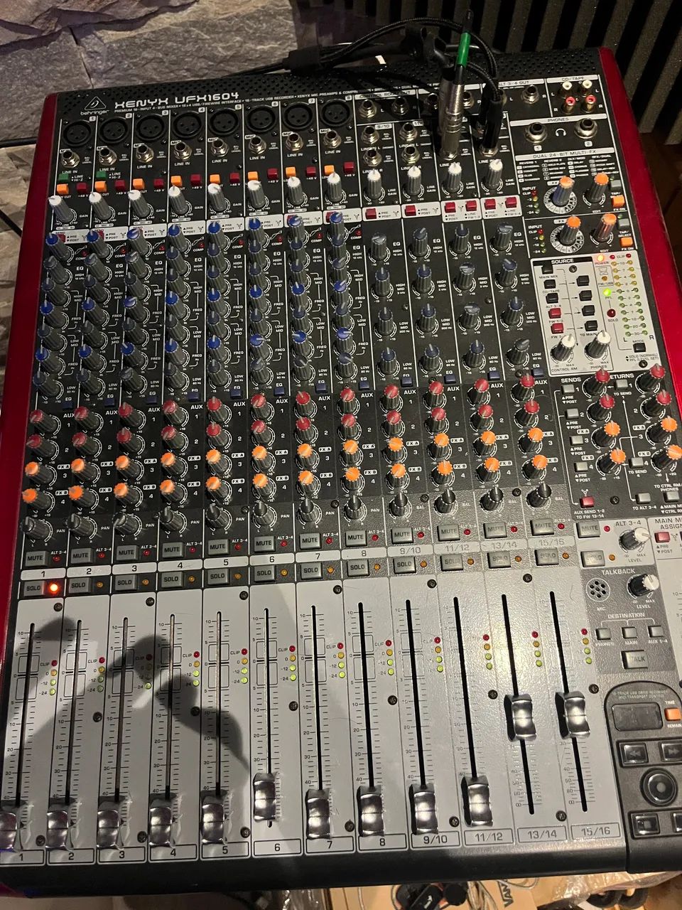Mesa Behringer Xenyx UFX1604 - Ótimo Estado - R$ 3.000 - Foto 2