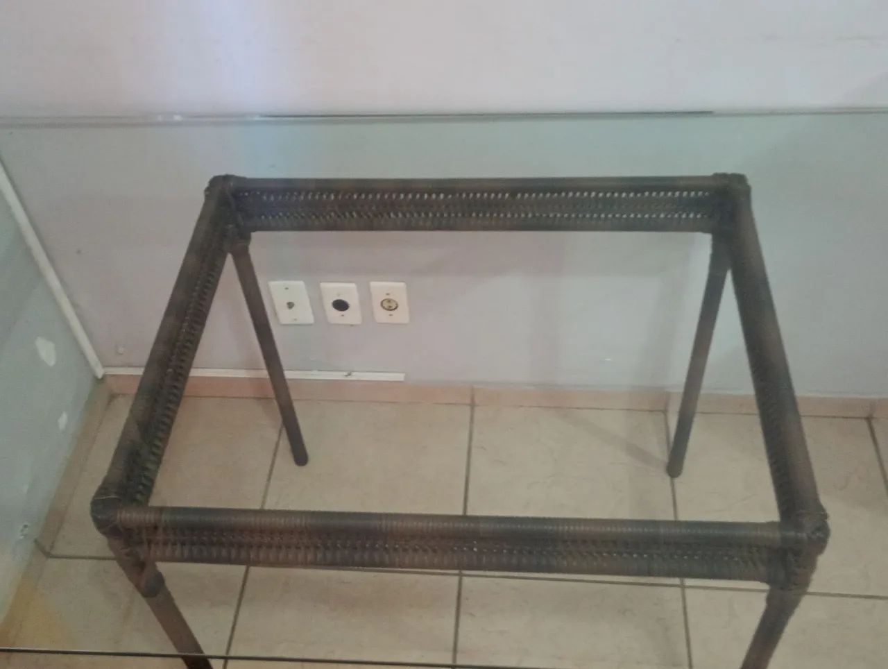 Mesa tampo de vidro de 6 lugares.  para retirar.