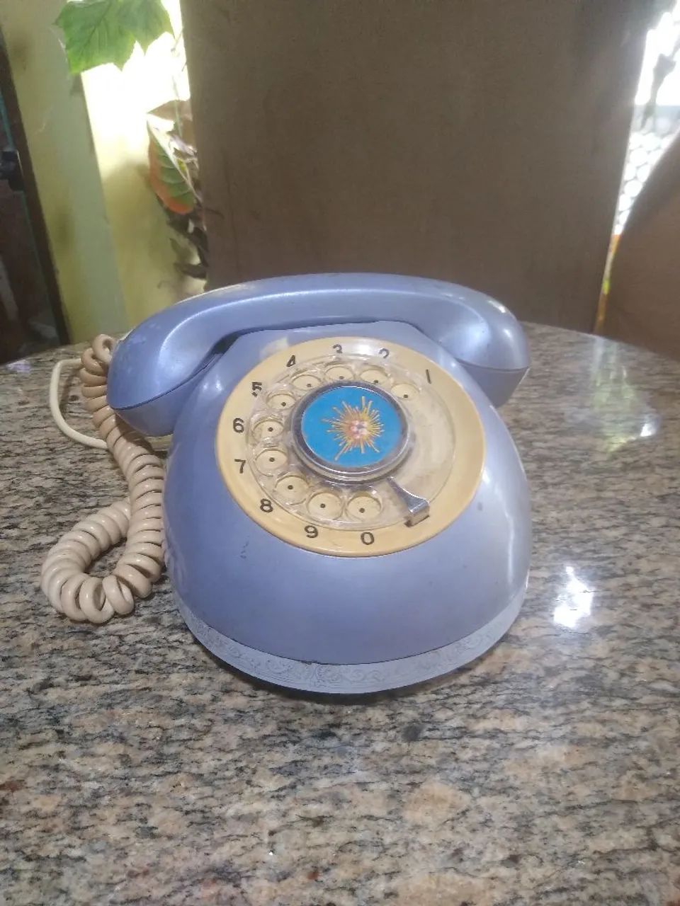 Aparelho telefônico antigo 