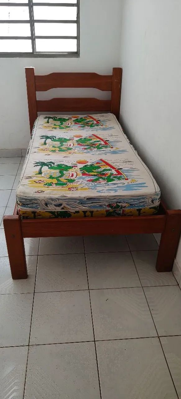 Cama de solteiro de cerejeira e colchão  - Foto 3