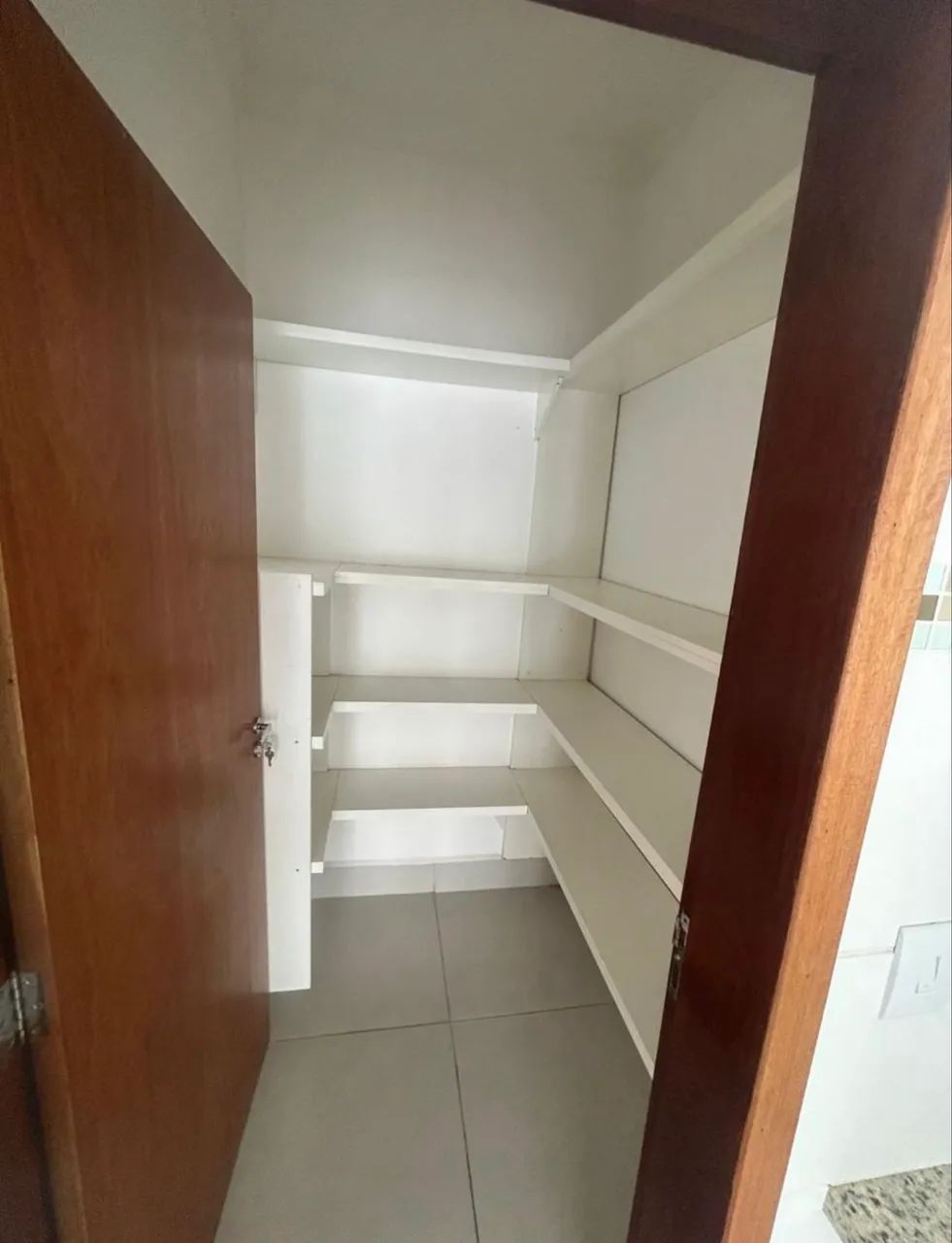 Alugo Casa Térrea em Araçoiaba da Serra - Foto 2