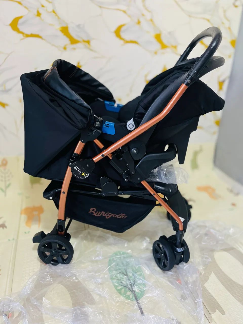 Carrinho de bebê + bebê conforto Burigotto bronze  - Foto 2