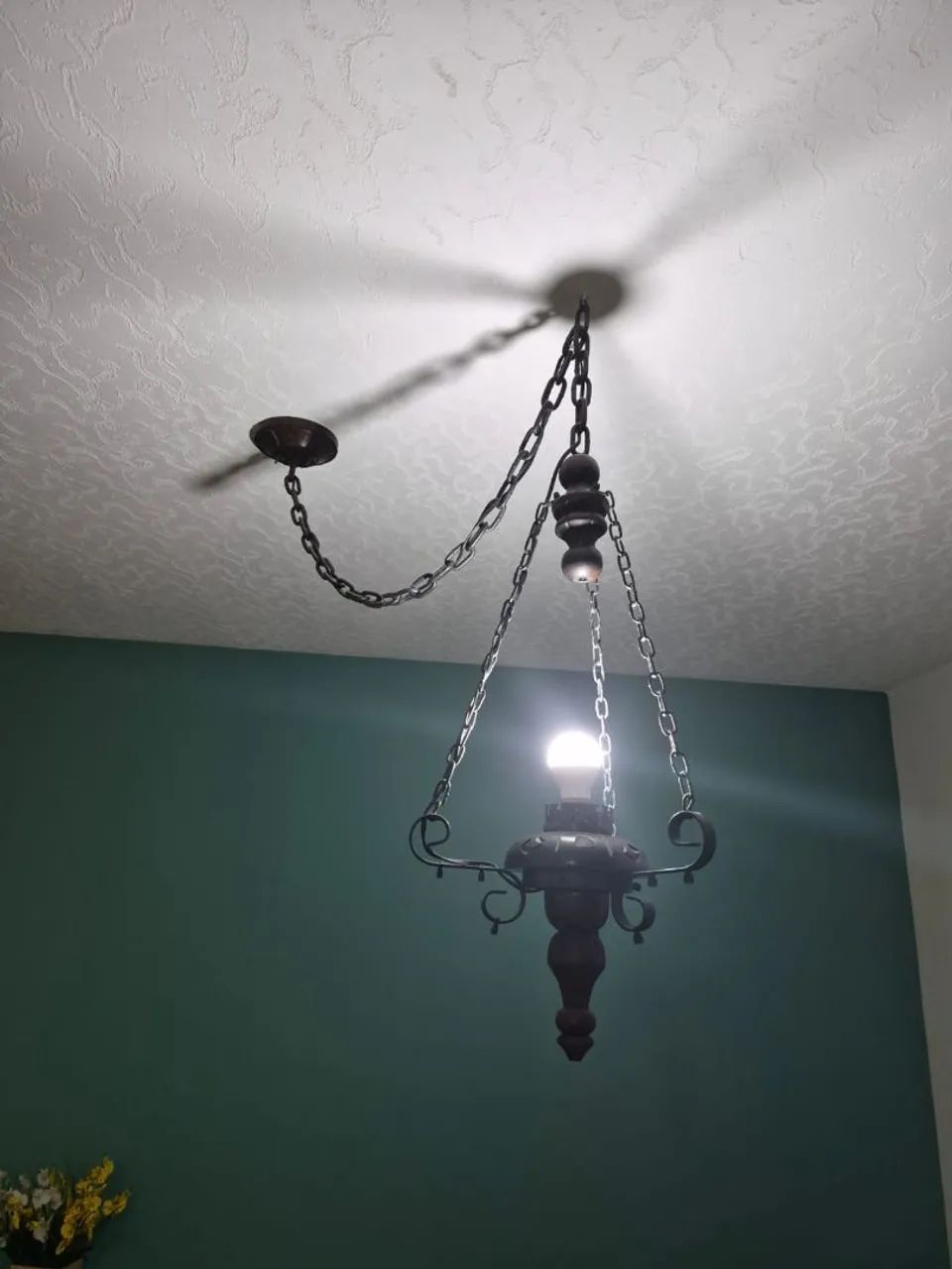 Lustre colonial