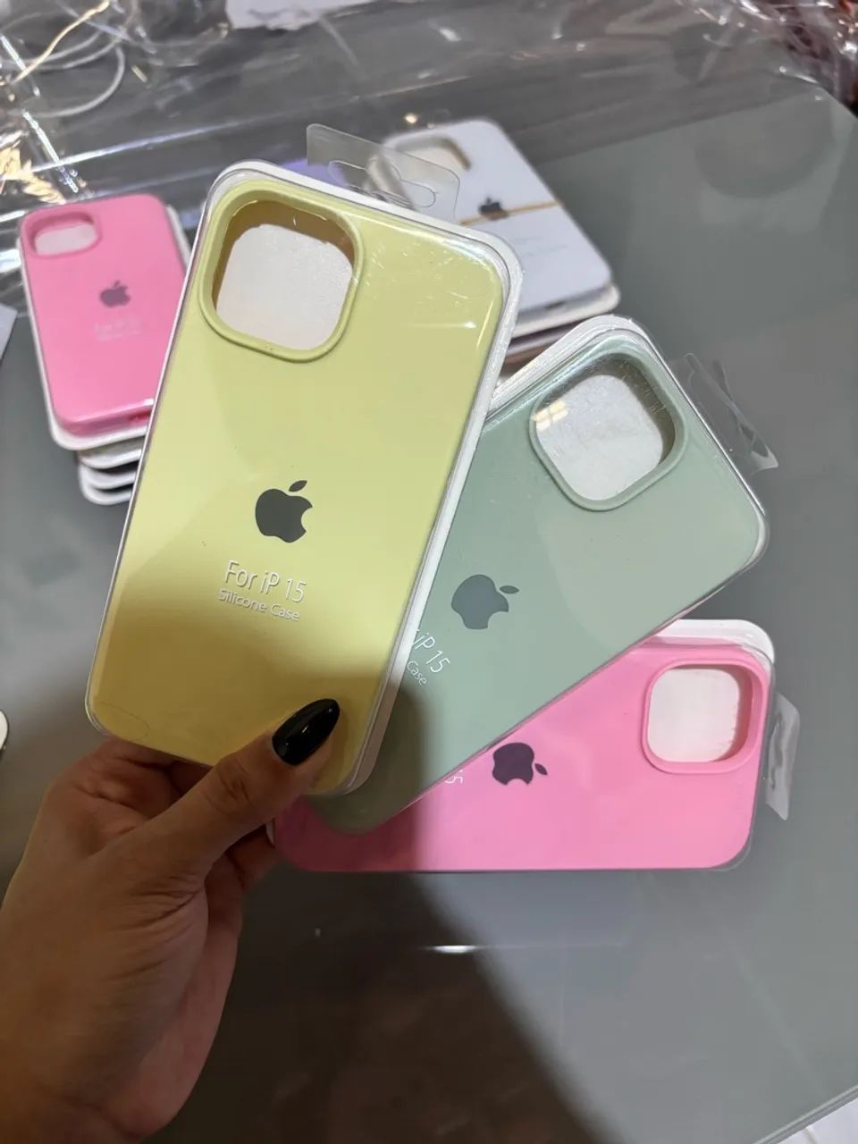 03 UNID. CASES ORIGINAIS IPHONE 15.  - Foto 2
