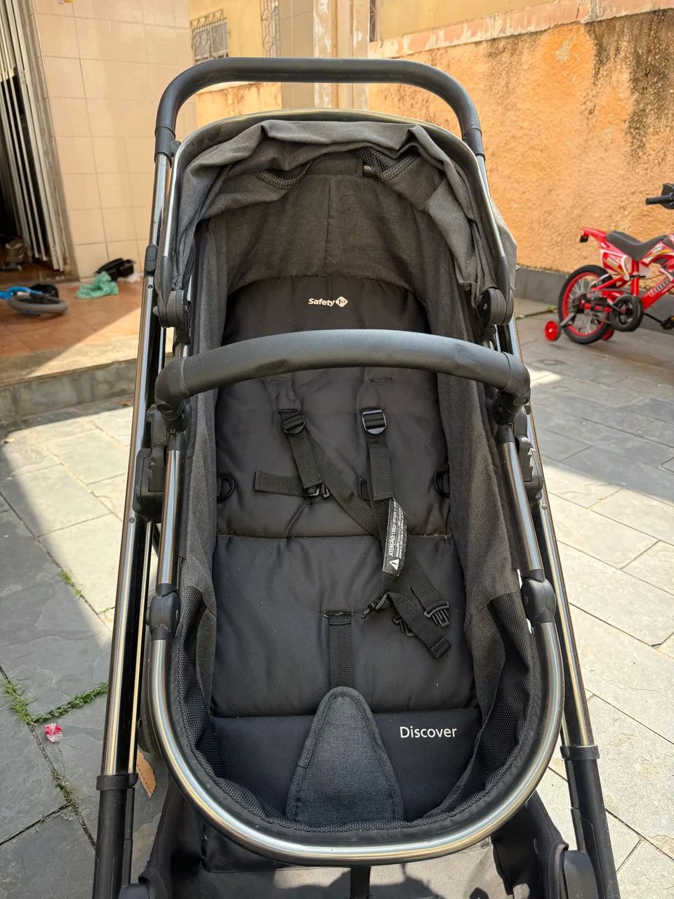 Carrinho de bebê com bebê conforto, Moisés e isofix praticamente novo e  - Foto 2