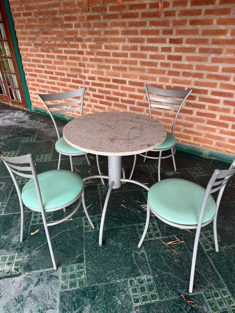 Mesinha de ferro varanda + 4 cadeiras
