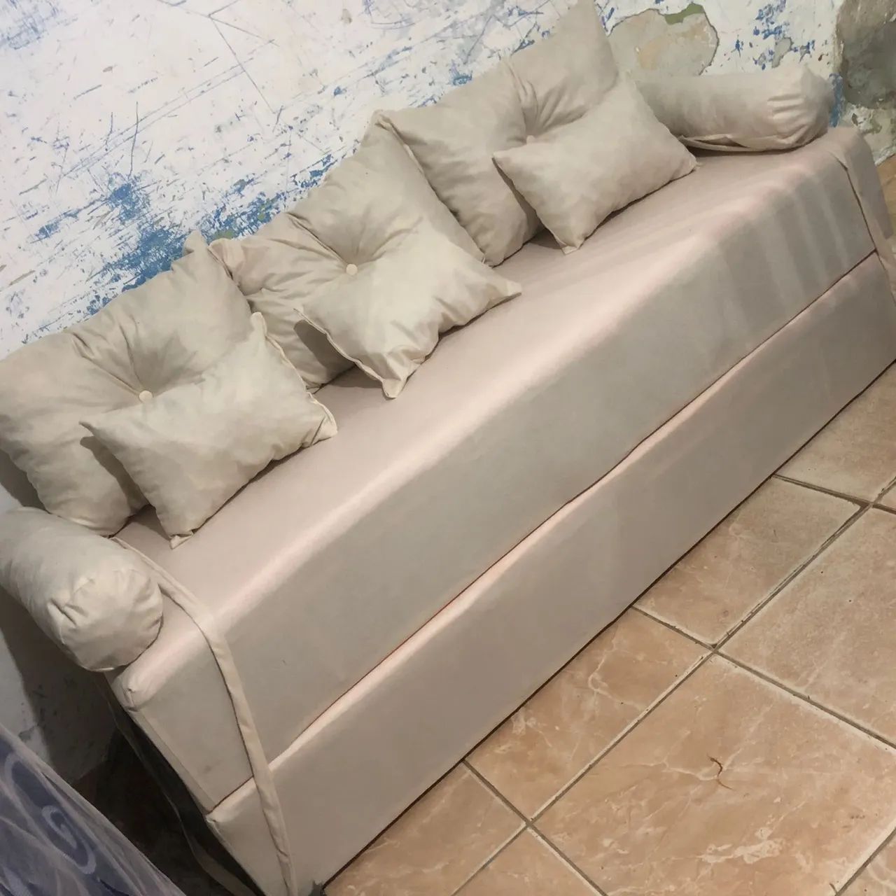 Sofá cama 8 almofadas de fábrica  - Foto 3