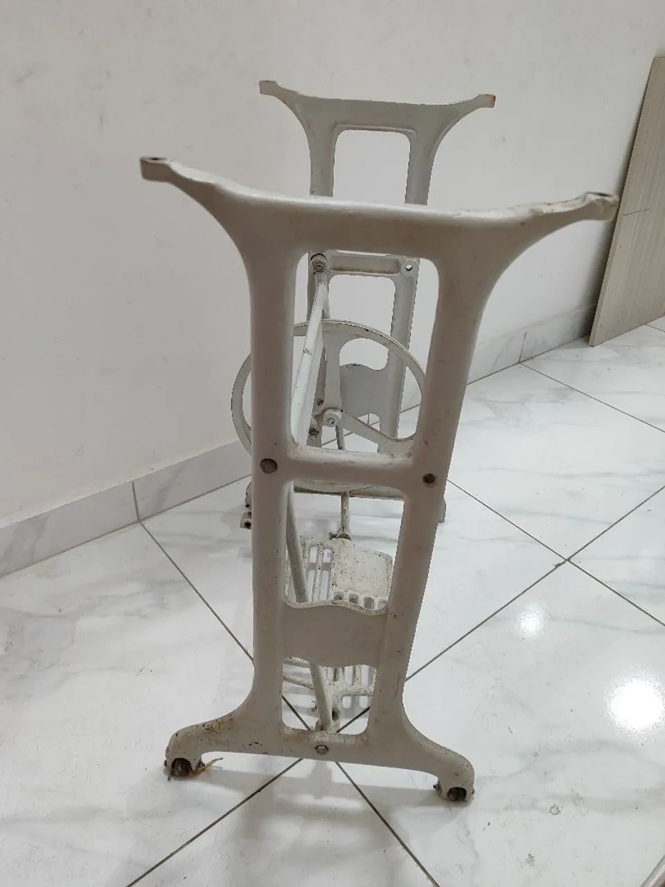 Base máquina de costura antiga de pedal  - Foto 2