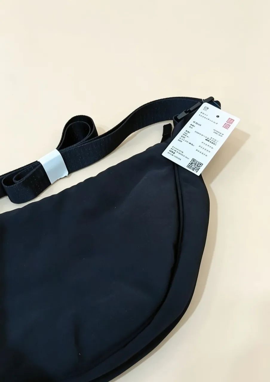 Bolsa original oniqlo preta comprada no Japão com nf  - Foto 2