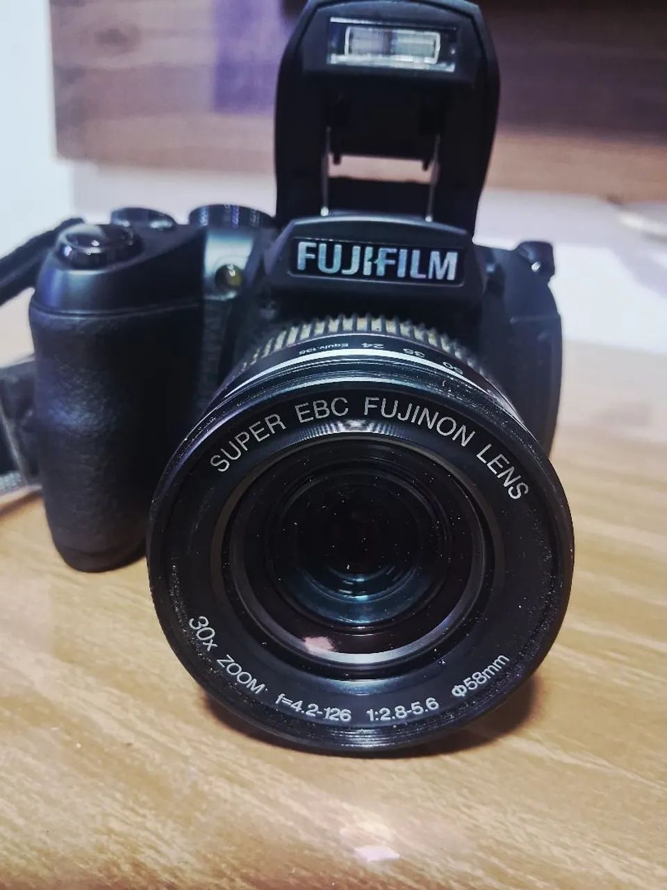 Câmera Semiprofissional Fujifilm FinePix - Zoom Ótico 30x Lente Fujinon