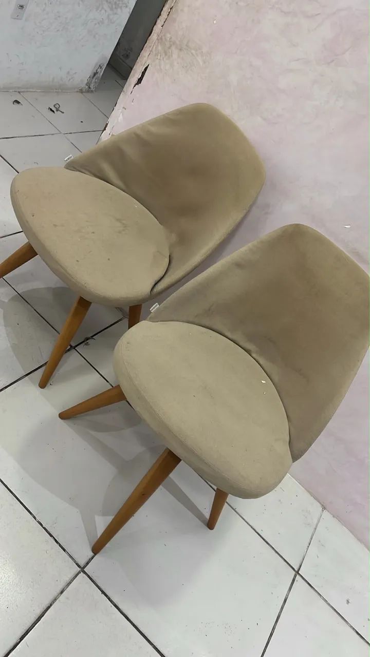 Vendo cadeira giratória e acolchoada 