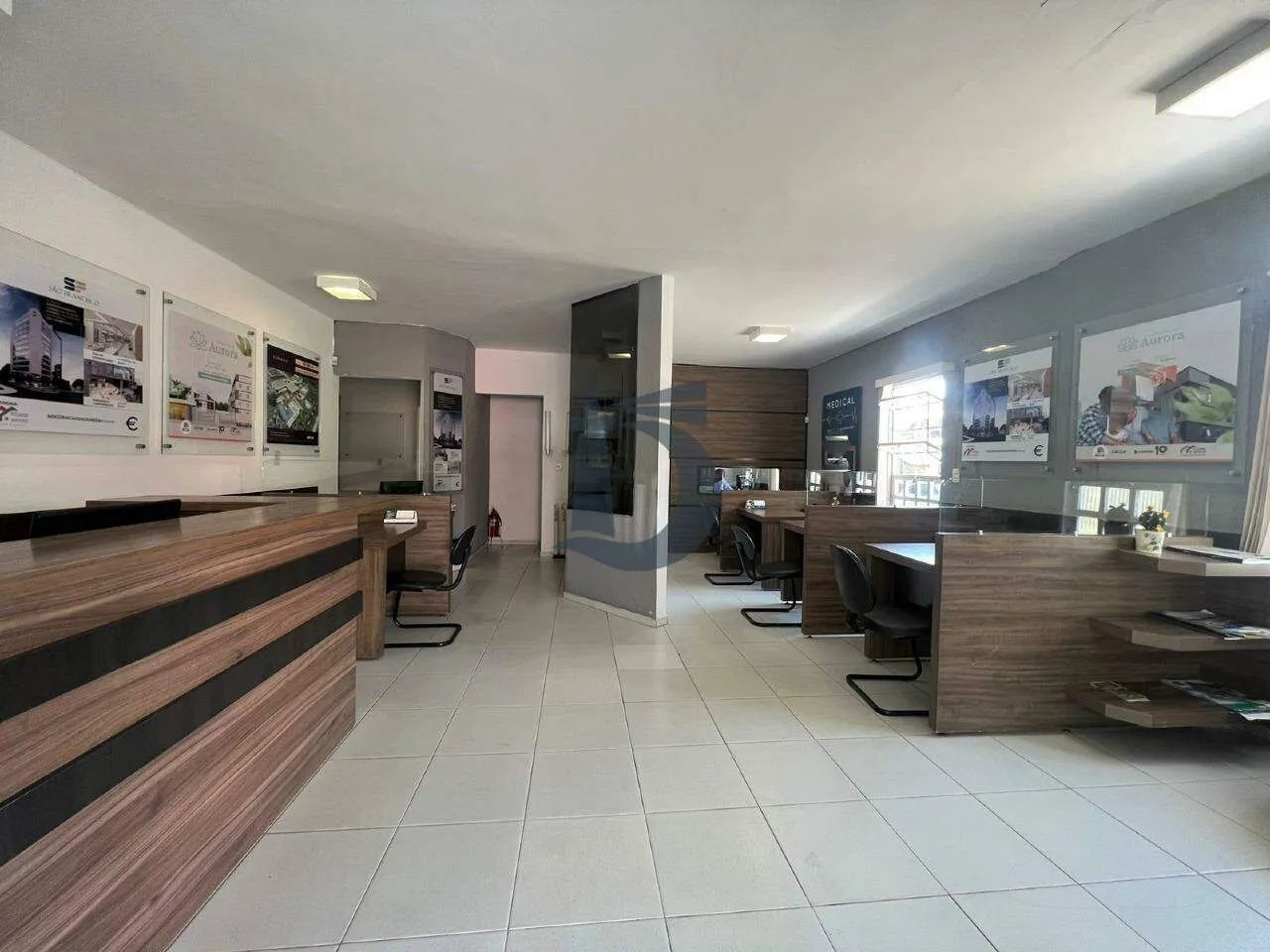Imóvel Comercial Mobiliado para Aluguel 5 salas, 20 vagas - Centro - Foto 3