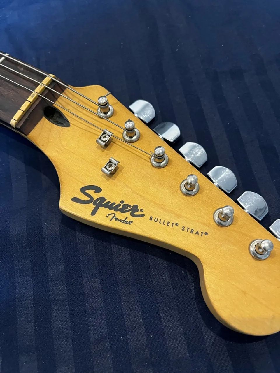 Guitarra Fender Squier Bullet Strat - Instrumentos musicais - Badu