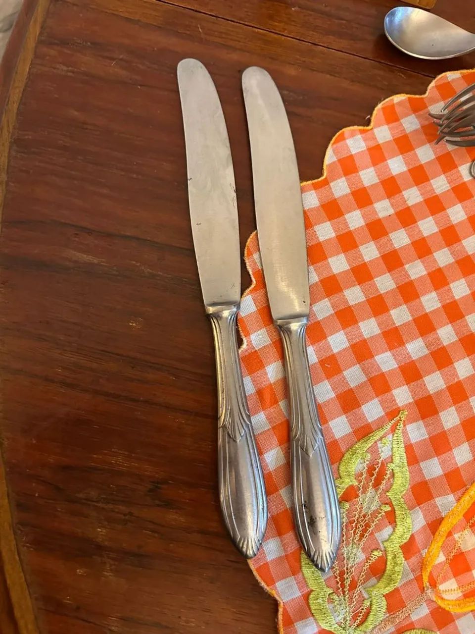 Par de Facas / Espátulas de Serviço Antigas em Inox - 24 cm - Foto 3