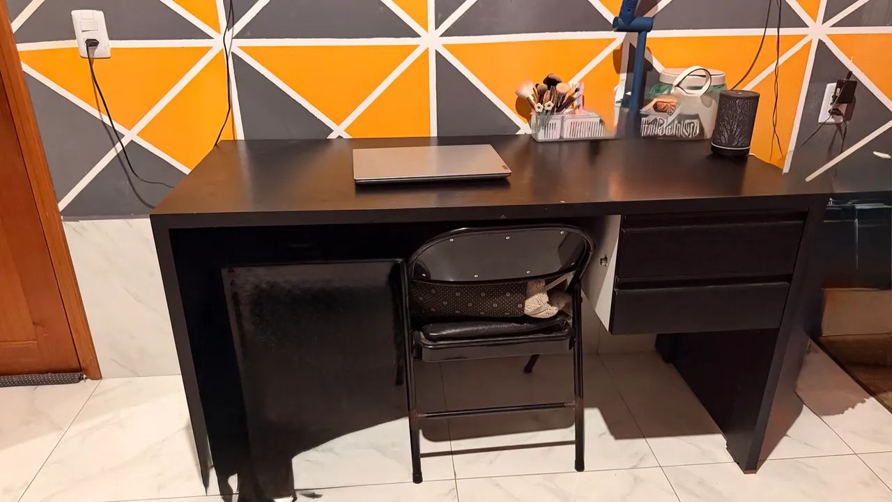 Vende-se está mesa na cor preta em MDF (placa grossa)  - Foto 3