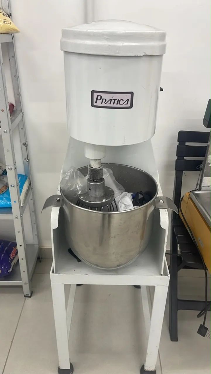 Batedeira planetária industrial marca PRÁTICA 