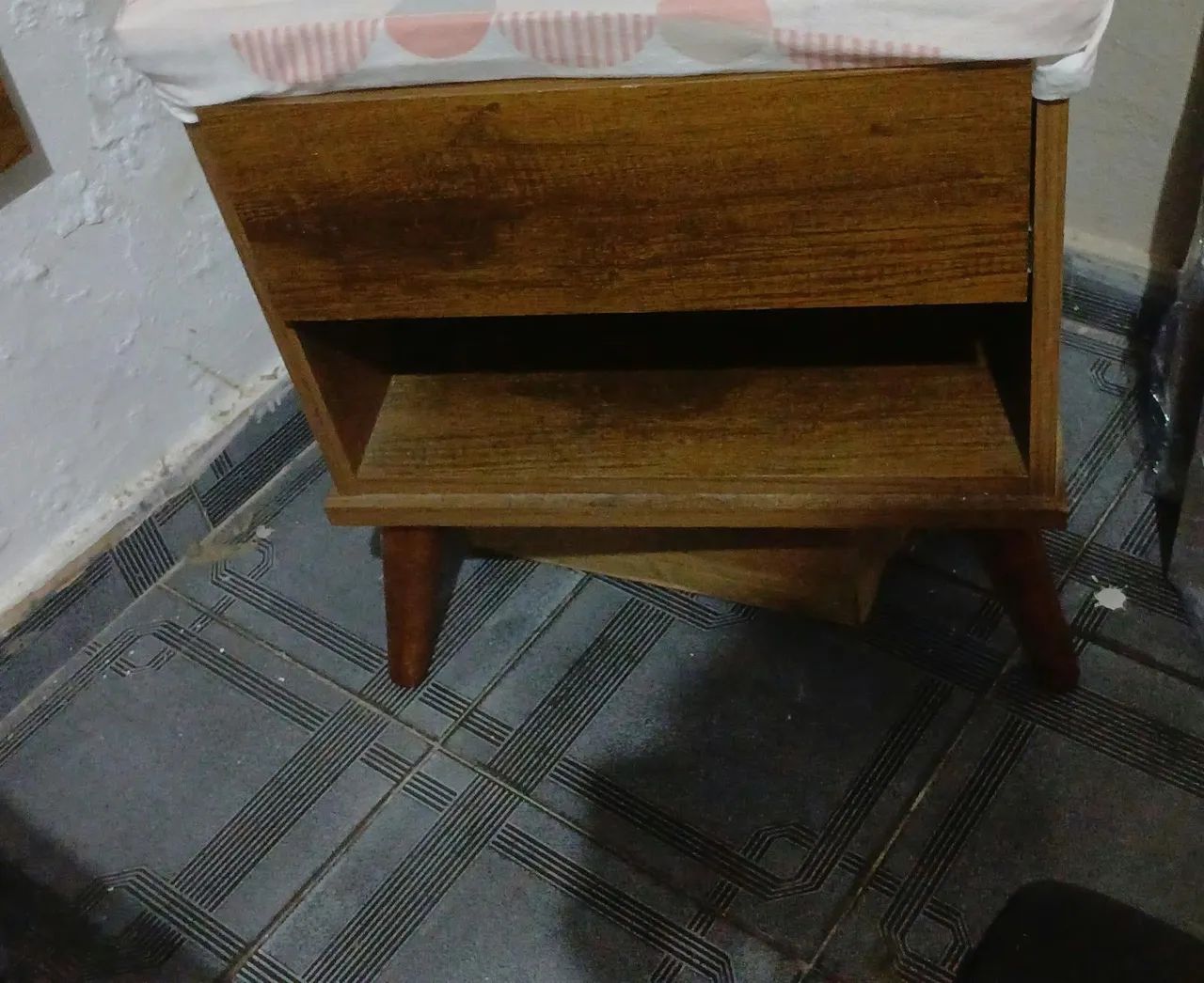 Vendo cabeceira e dois criados mudos