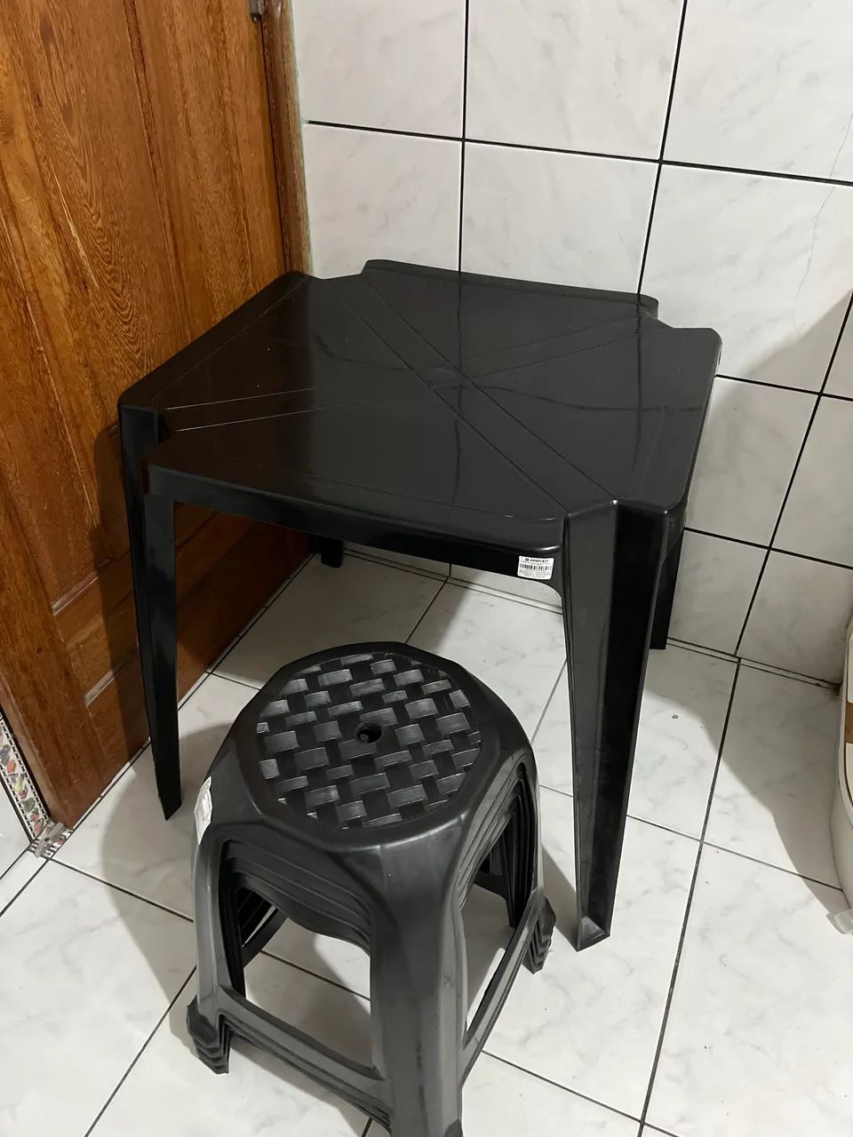 Table with 4 Stools65570167439490120