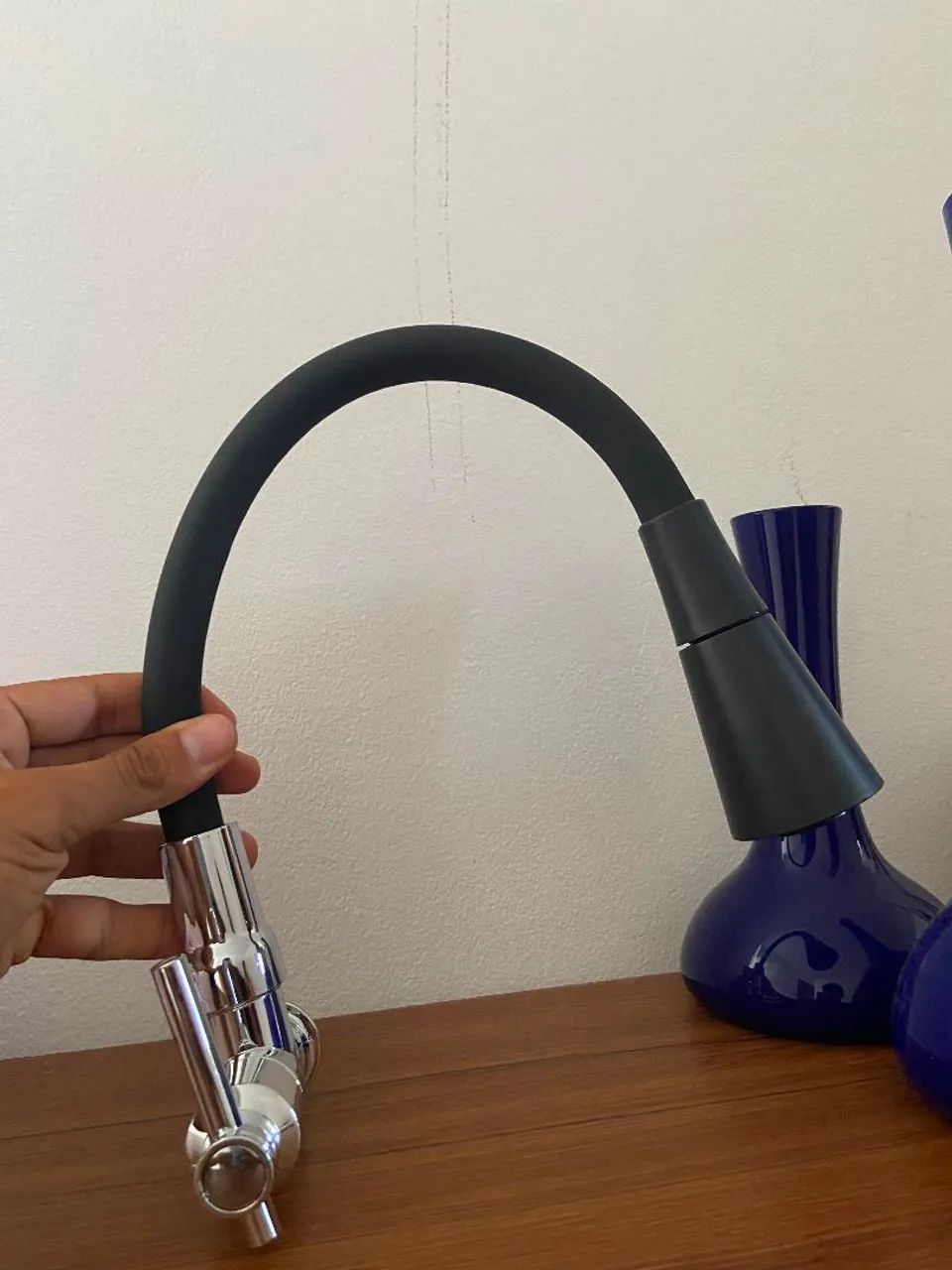 Torneira Gourmet Monocomando Flexível Preta com Bica Móvel para Cozinha - Foto 3