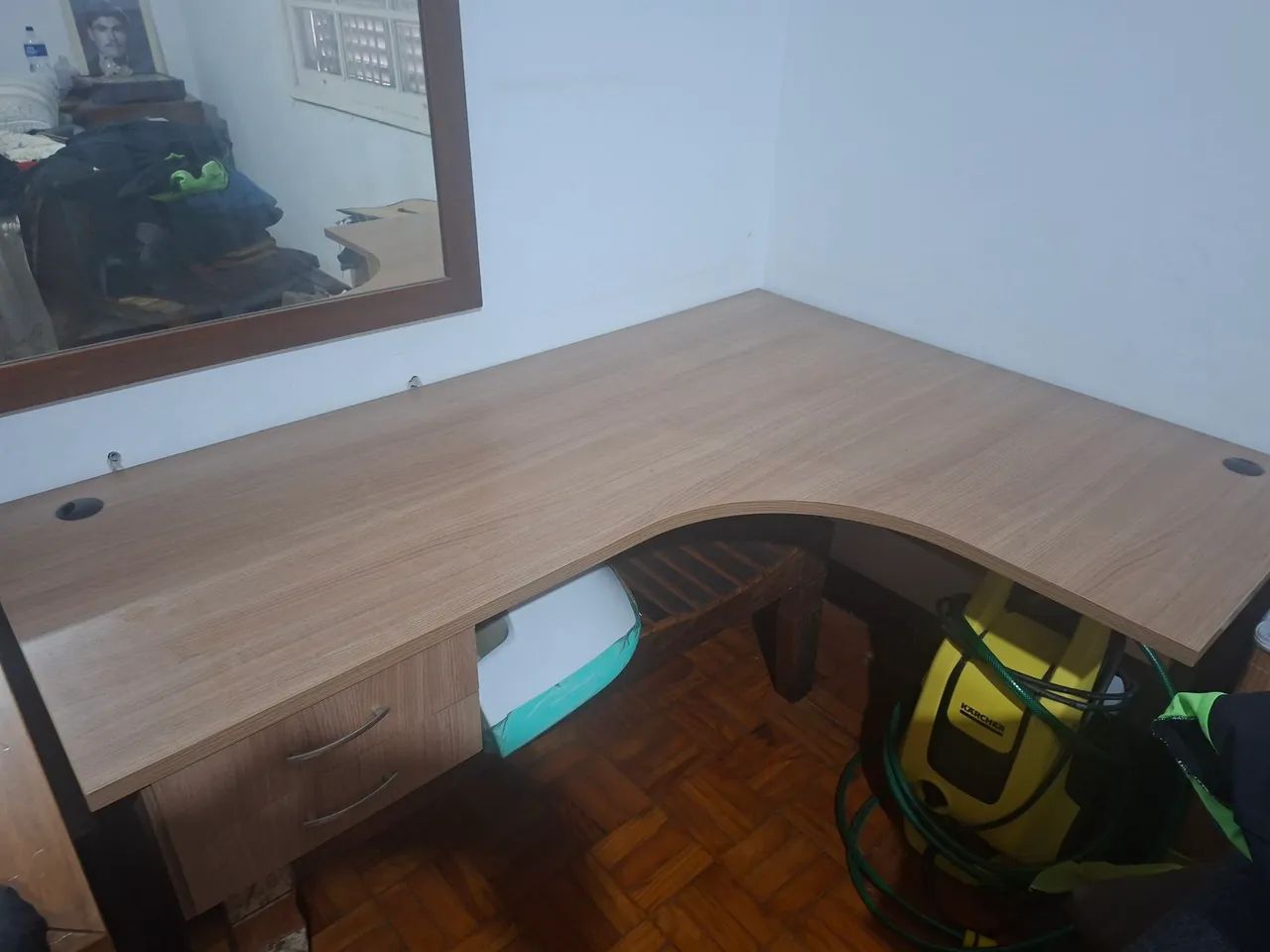 Mesa de escritório em L
