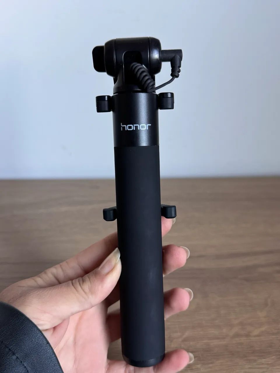 Bastão de Selfie Honor com Tripé Integrado e Controle Bluetooth - Foto 3