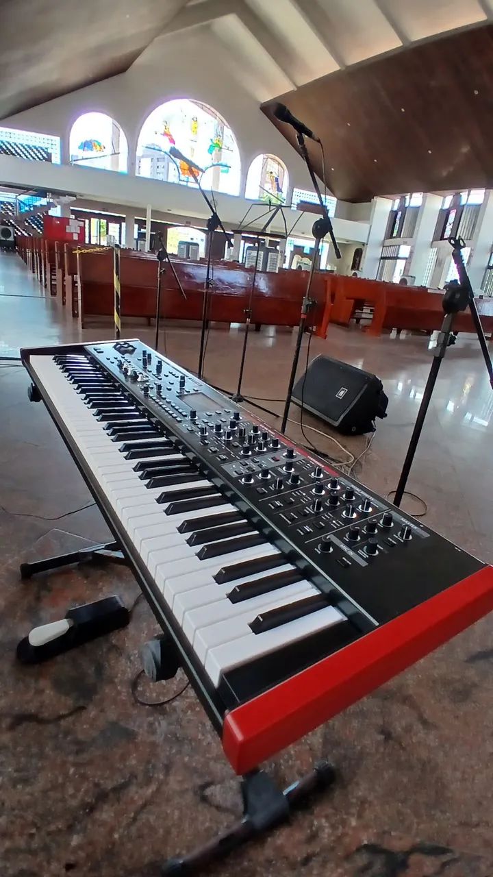 Teclado Roland V-Stage 76
