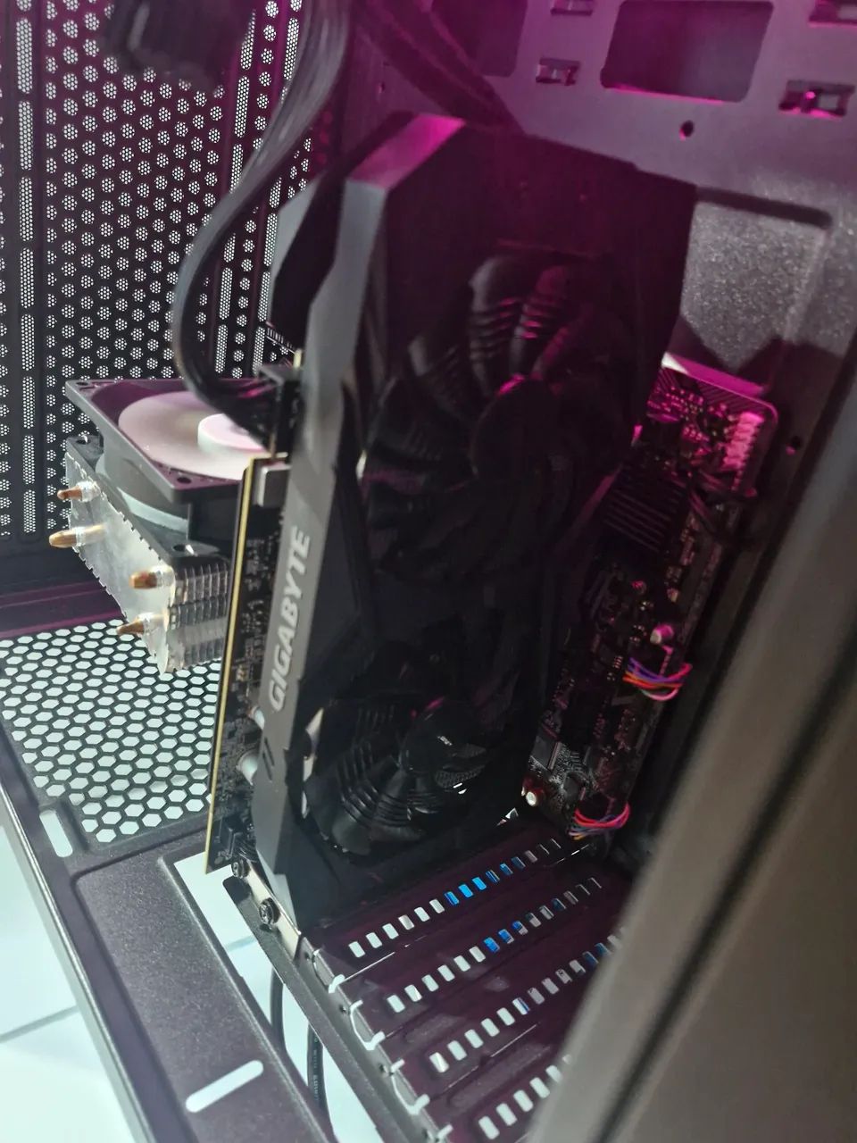 Placa de VPlaca de Vídeo RTX 2060 - Excelente estado + Caixa Original