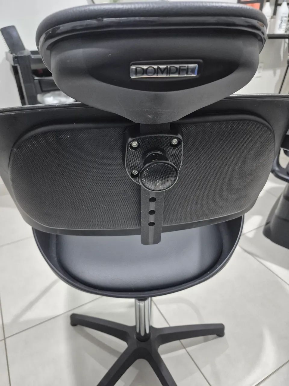Vendo Cadeira para salão de beleza Dompel - Foto 2