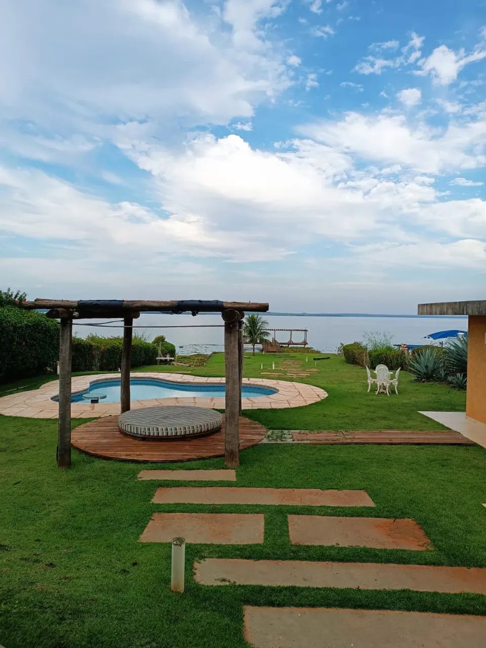 VENDO CASA EM CONDOMÍNIO ILHA SOL