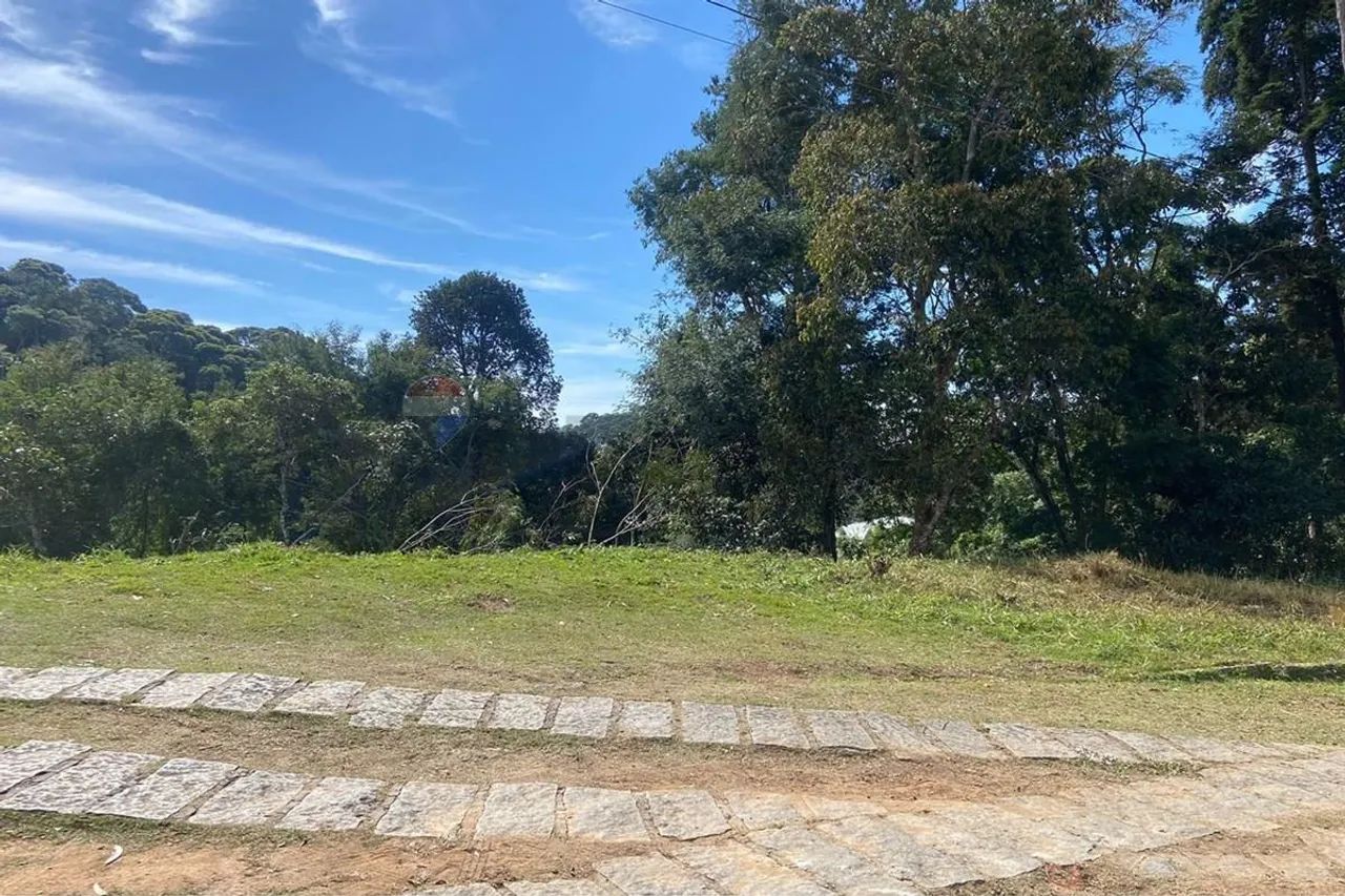 Terreno em Ponte da Saudade: Vista e Comodidade!