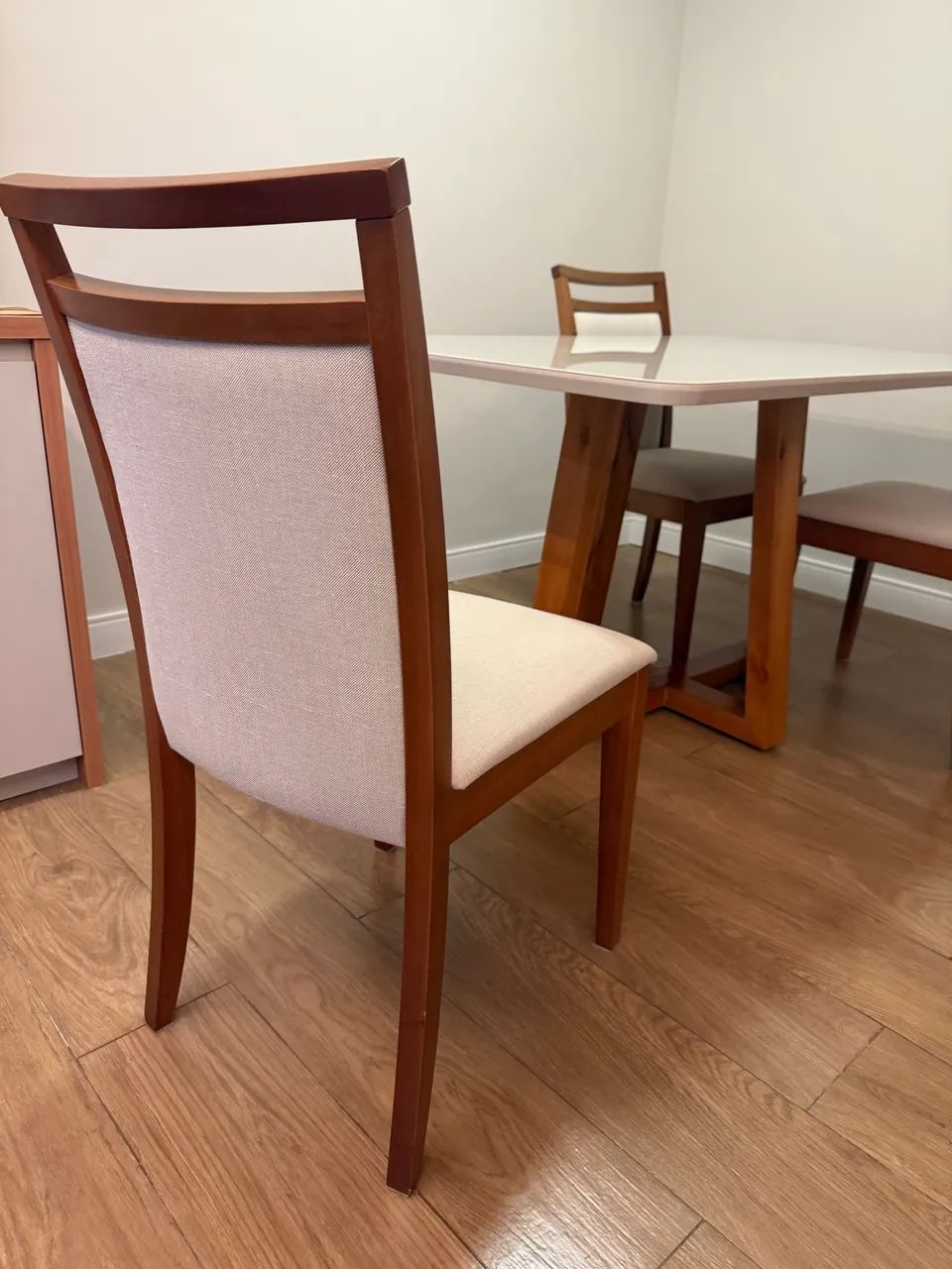 Mesa com 4 cadeiras 64962186057347123