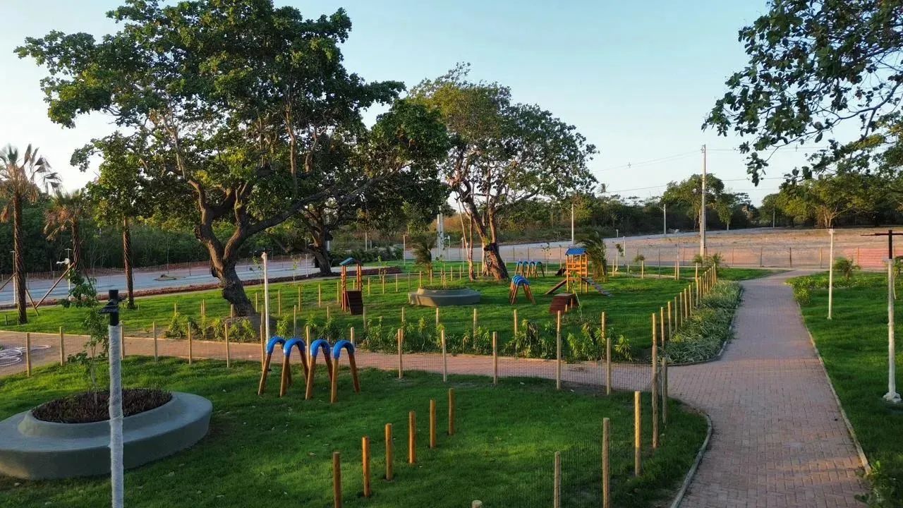 Loteamento semi fechado às margens da Av Manoel Feliciano, Eusébio