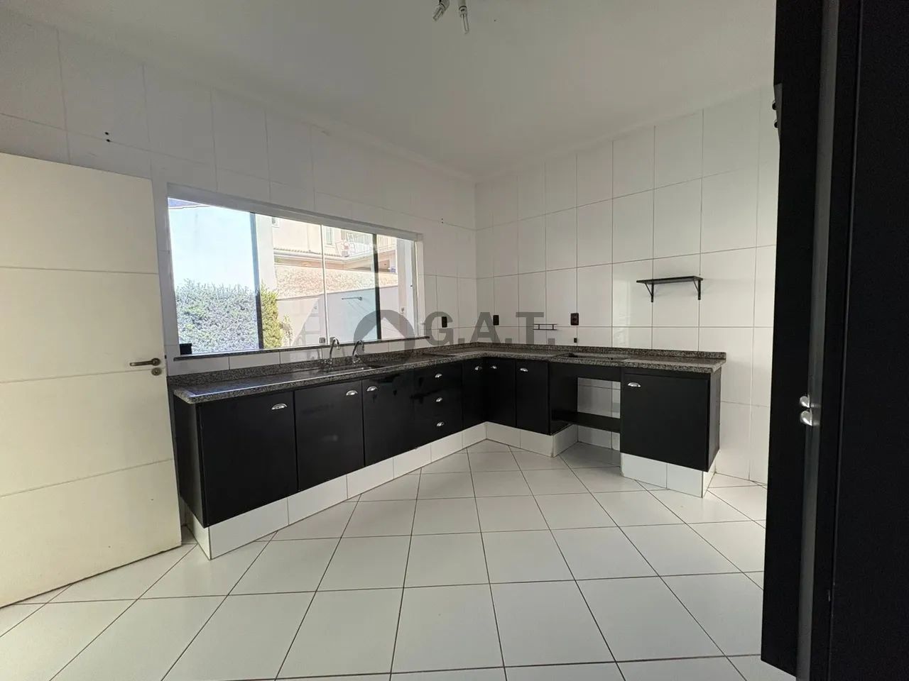 Casa em condomínio: 3 quartos, 2 suítes, 2 salas, 4 banheiros, 4 vagas - Sorocaba-SP, Parq - Foto 3