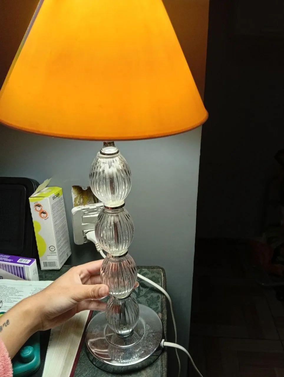 Abajur antigo com lampada  - Foto 4