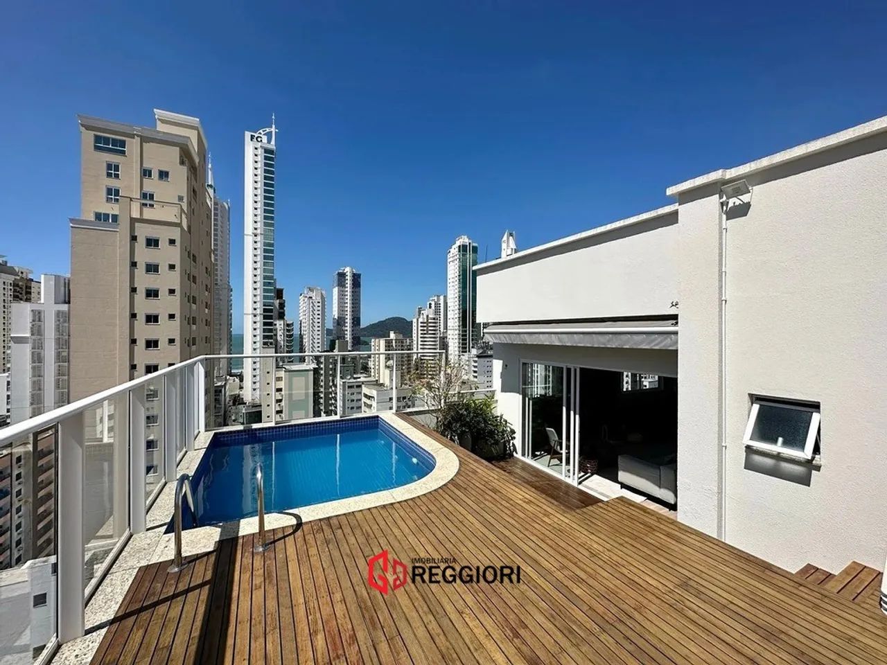 COBERTURA DUPLEX COM PISCINA VISTA MAR CENTRO BC