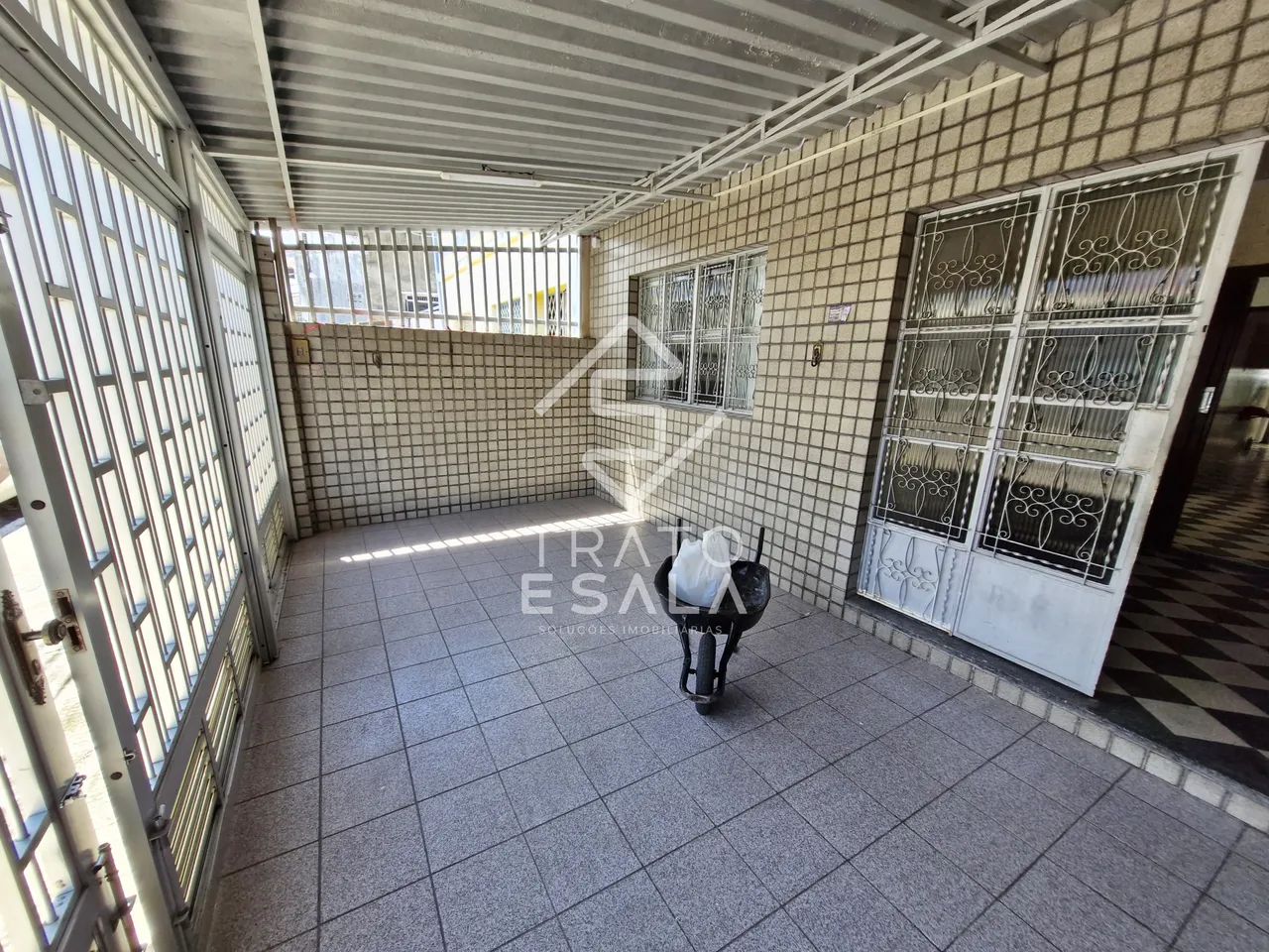 Casa mobiliada, 4 dormitórios, ótima próxima a orla da Pajuçara - Foto 2