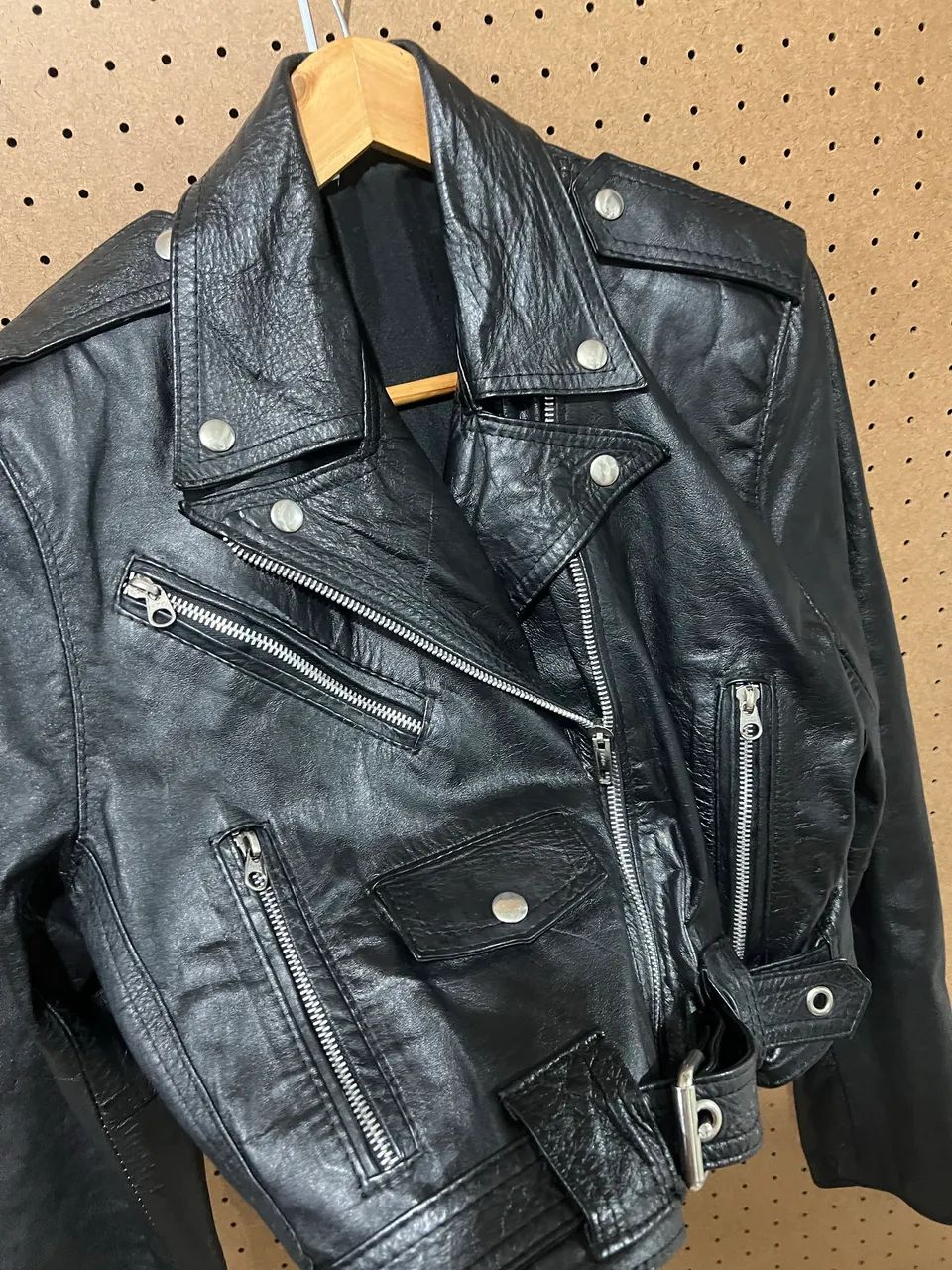 jaqueta biker em couro 100% animal - Foto 3