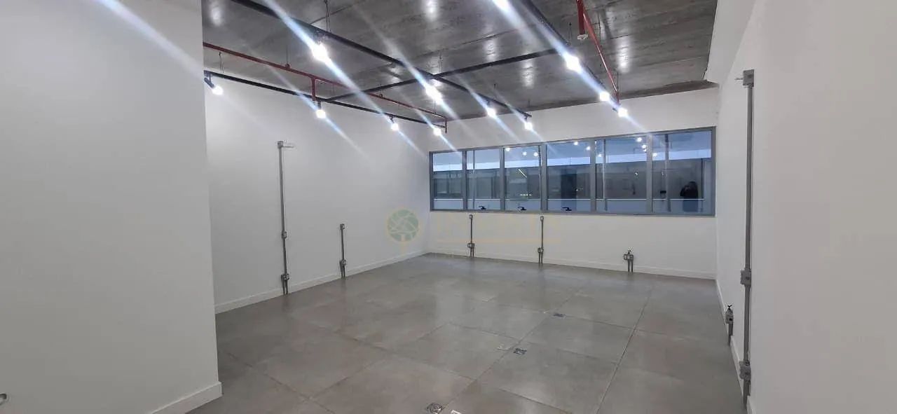 Locação | Sala de 45m² próximo ao Floripa Comedy Club - Córrego Grande