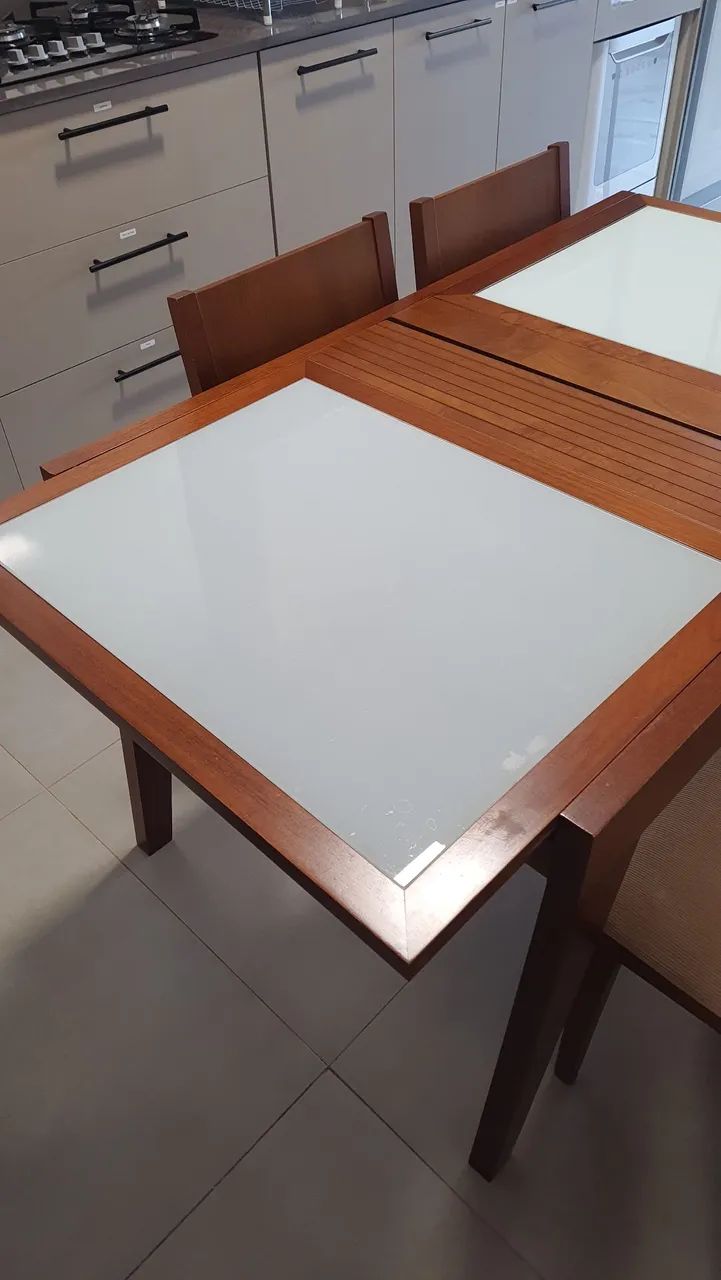 Mesa de Jantar com Quatro Cadeiras - Foto 2