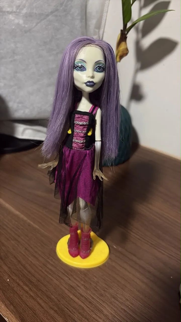 Boneca Monster High (conservada)