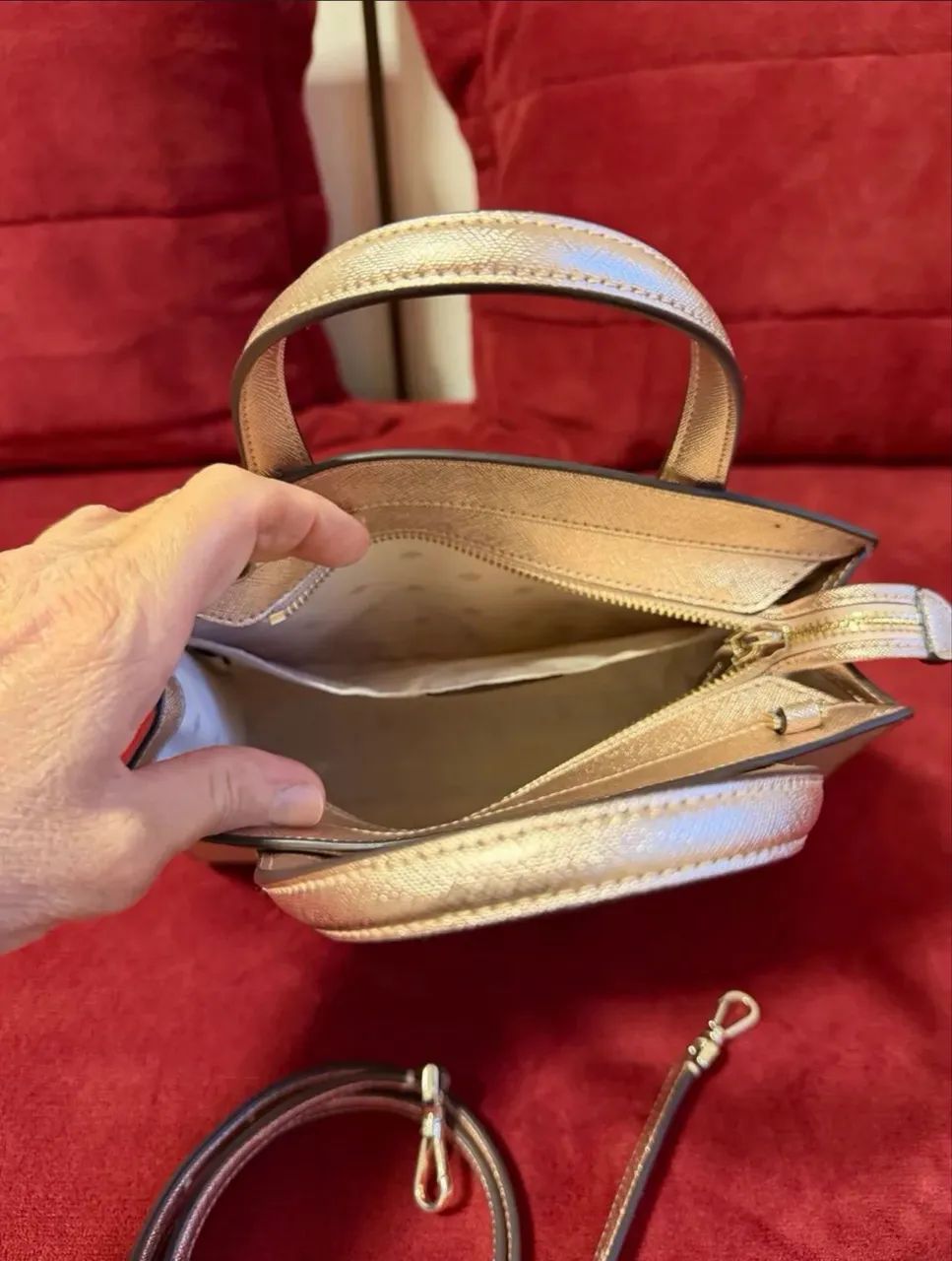 Bolsa  Kate Spade dourada nunca usada - Foto 4