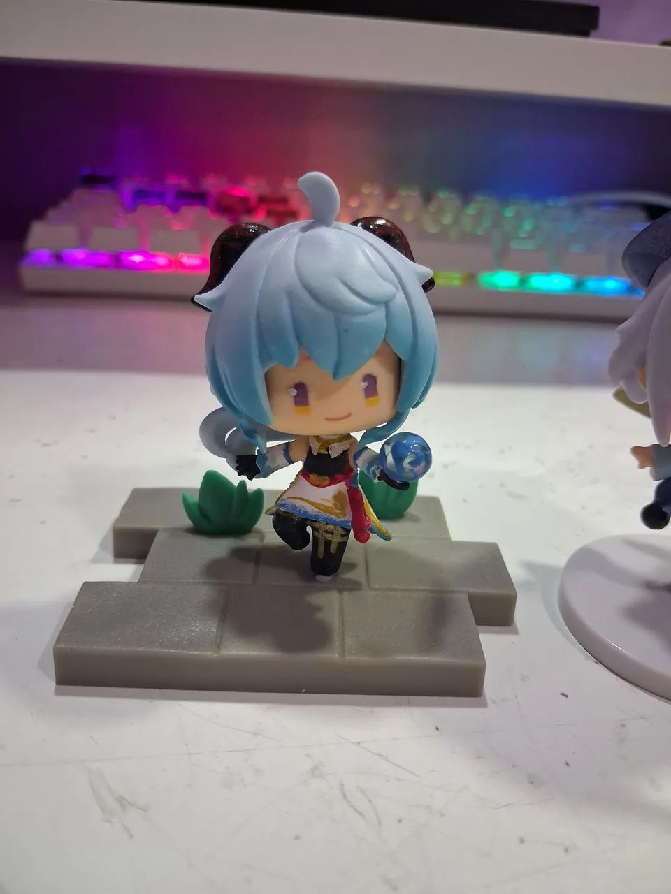 Mini figures Genshin Impact Ganyu Qiqi - Foto 3