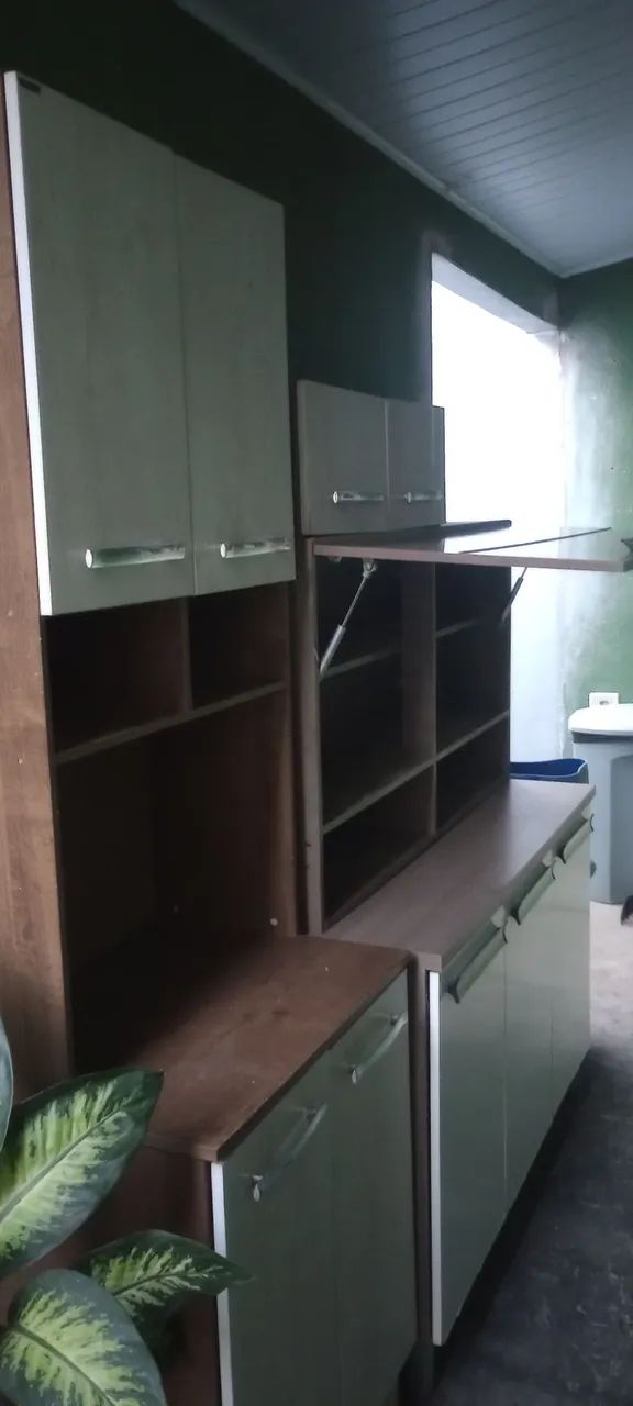 Jogo de armários + mesa 