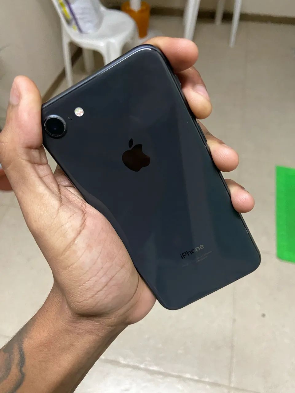 VENDO IPHONE 8 TODO BOM - Foto 2