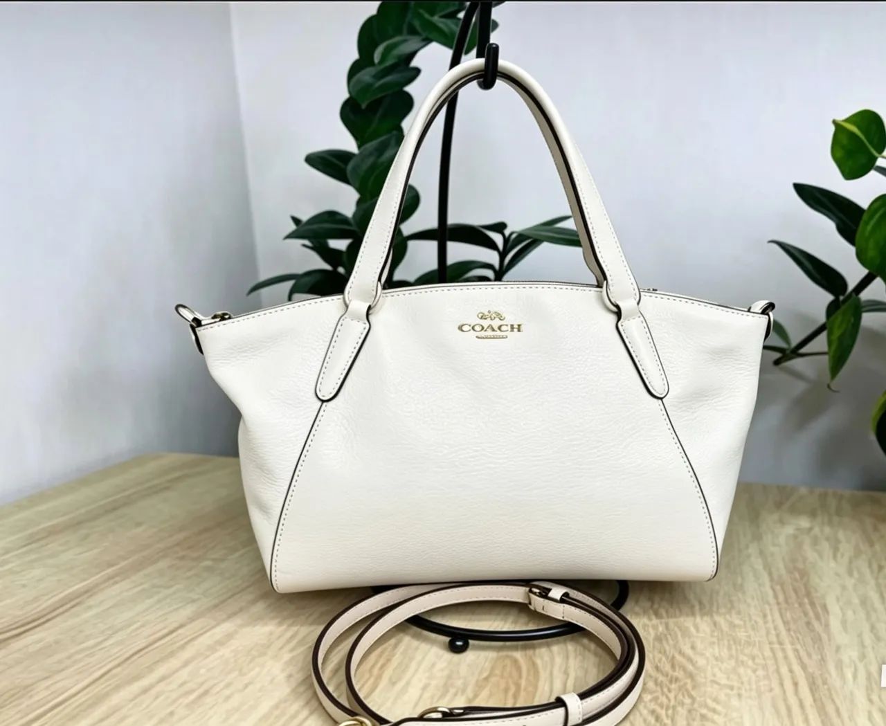 Bolsa coach original creme comprada no Japão com nf, medida 23 altura e 27 comp ,cód M26-2