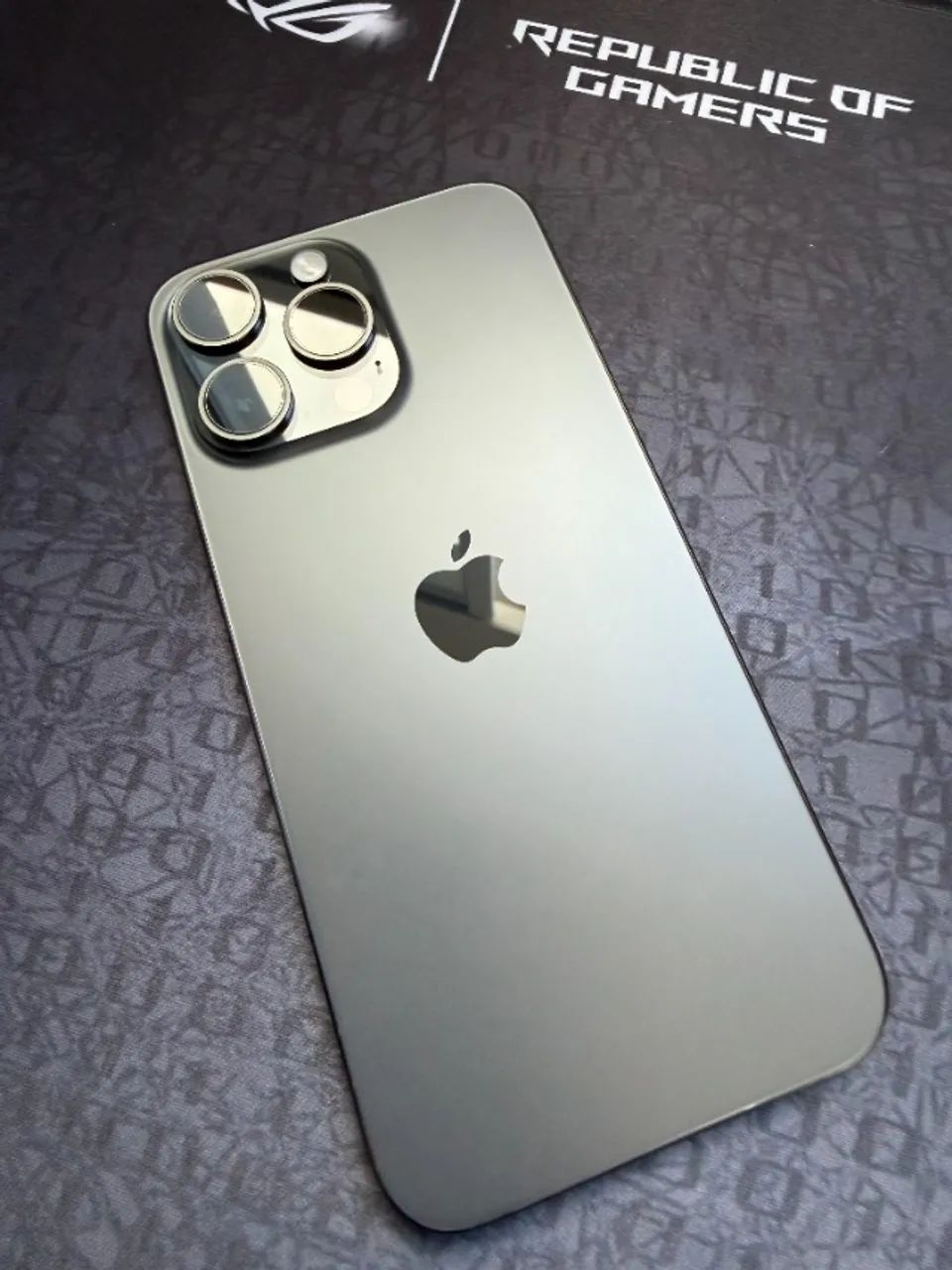 iPhone 15 Pro Max 512 GB - Titânio Preto - Foto 3