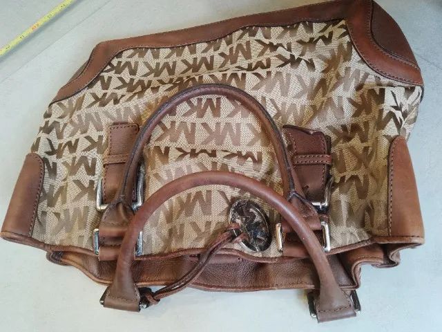 Bolsa original Michael Kors importada de Miami estampa monograma detalhes em couro marrom - Foto 4