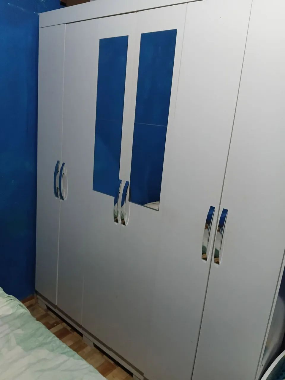 Guarda roupa 6 portas